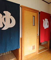 男女各一つずつの浴室